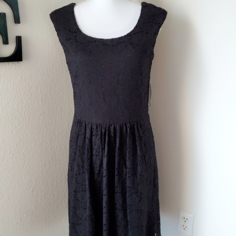 Ronni Nicole Scoop Neck Cap Sleeve Lace Dress